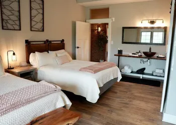 Tall Oaks Resort hotel thumbnail 3