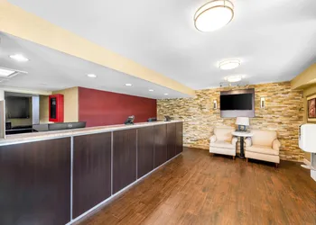 Econo Lodge Charlotte Airport hotel thumbnail 2