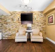 Econo Lodge Charlotte Airport hotel detail image 3