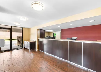 Econo Lodge Charlotte Airport hotel thumbnail 4