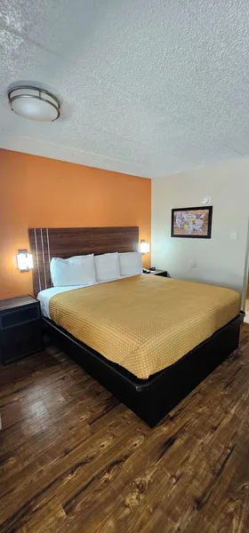 Econo Lodge Charlotte Airport hotel detail image 6
