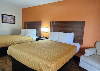 Econo Lodge Charlotte Airport hotel thumbnail 7