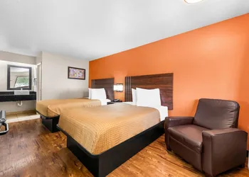 Econo Lodge Charlotte Airport hotel thumbnail 8