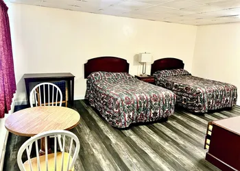 Best In Town Motel hotel thumbnail 2