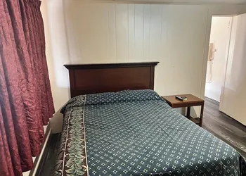 Best In Town Motel hotel thumbnail 4