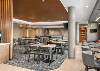 Springhill Suites By Marriott Menomonee Falls hotel thumbnail 3