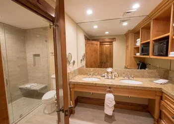 Hotel 2 Queen Hotel Room by RedAwning hotel thumbnail 4