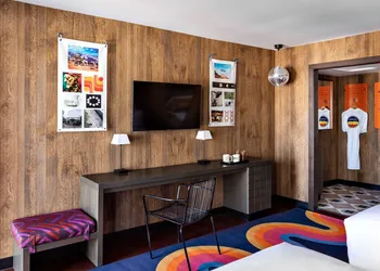 Americana Motor Hotel hotel thumbnail 8