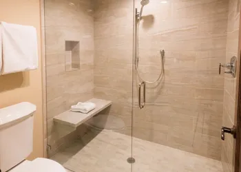 Hotel King Hotel Room by RedAwning hotel thumbnail 3
