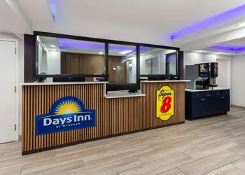 Super 8 By Wyndham Baltimore Northwest hotel thumbnail 2