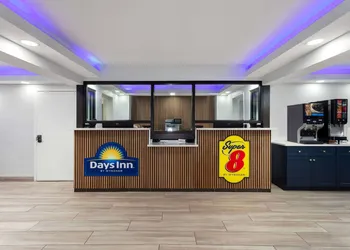 Super 8 By Wyndham Baltimore Northwest hotel thumbnail 3