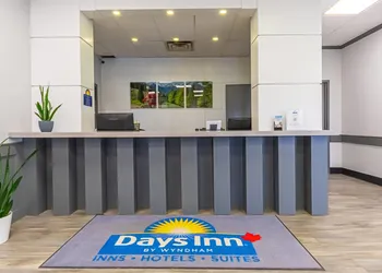 Days Inn by Wyndham Drayton Valley hotel thumbnail 2