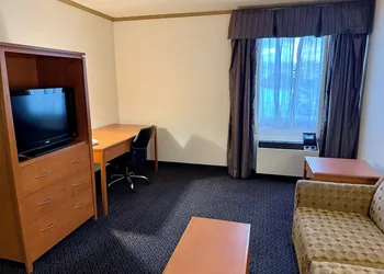 Days Inn by Wyndham Drayton Valley hotel thumbnail 7