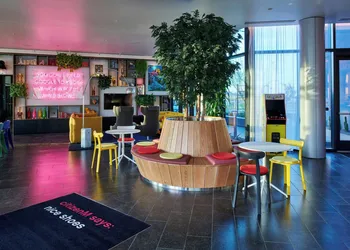 citizenM Menlo Park hotel thumbnail 2