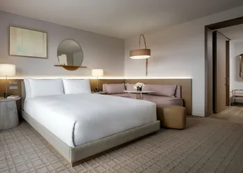 Fairmont Century Plaza Gold Experience hotel thumbnail 7