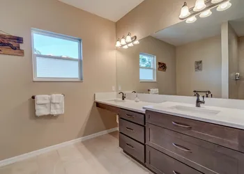 Suite Dreams Guesthouse aka Care Takeover Home hotel thumbnail 5