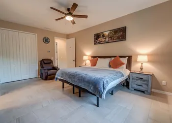 Suite Dreams Guesthouse aka Care Takeover Home hotel thumbnail 6