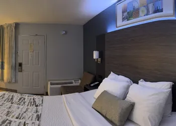 Baymont By Wyndham Dayton North hotel thumbnail 8
