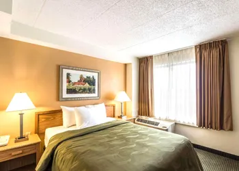 Norwood Inn & Suites Milwaukee hotel thumbnail 5