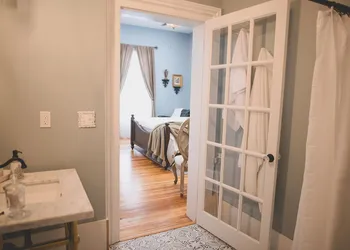 Boonville Luxury Lodging hotel thumbnail 4