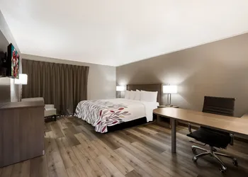 Red Roof Inn Madisonville hotel thumbnail 5