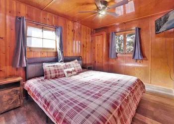 Shore Acres Lodge #452 hotel thumbnail 4
