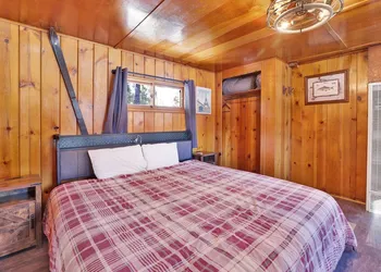 Shore Acres Lodge #452 hotel thumbnail 6
