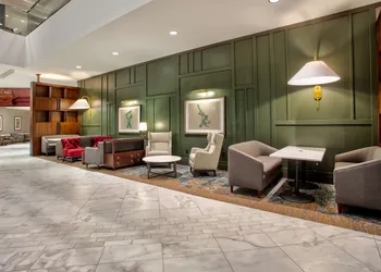 DoubleTree by Hilton Lansing hotel thumbnail 5