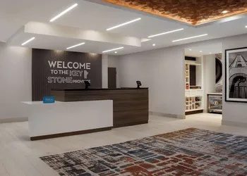 Hampton Inn by Hilton Winnipeg Downtown hotel thumbnail 2