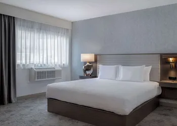 Hampton Inn by Hilton Winnipeg Downtown hotel thumbnail 3