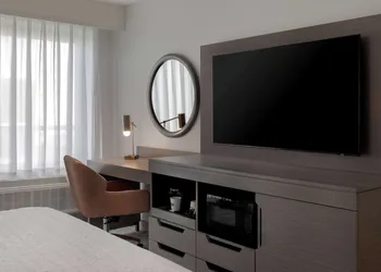 Hampton Inn by Hilton Winnipeg Downtown hotel thumbnail 8