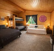 Lil Bigfoot Chalet 2 Bedroom Home by NW Comfy Cabins by RedAwning hotel detail image 3