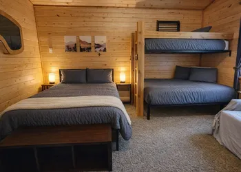 Lil Bigfoot Chalet 2 Bedroom Home by NW Comfy Cabins by RedAwning hotel thumbnail 5