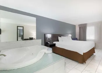 Downtown Inn & Studio Suites hotel thumbnail 4