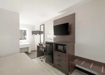 Downtown Inn & Studio Suites hotel thumbnail 5