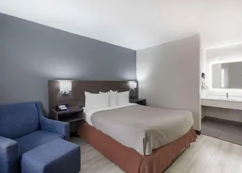 Downtown Inn & Studio Suites hotel thumbnail 6