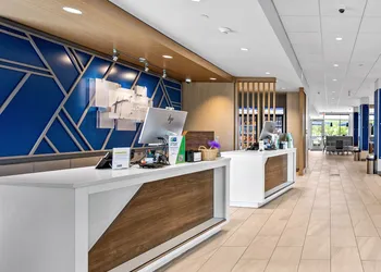 Holiday Inn Express & Suites Marinette by IHG hotel thumbnail 4