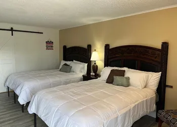 Ball Parks Inn hotel thumbnail 3
