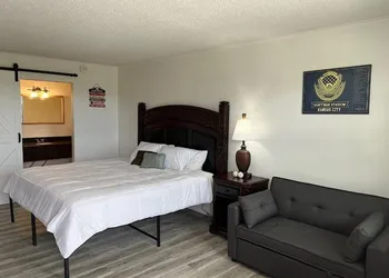 Ball Parks Inn hotel thumbnail 5