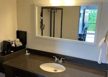 Ball Parks Inn hotel thumbnail 7