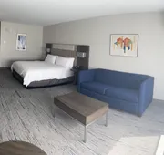 Holiday Inn Express & Suites Muskegon - Grand Haven by IHG hotel detail image 3