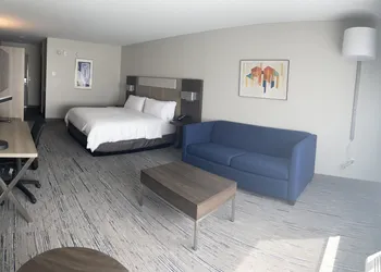 Holiday Inn Express & Suites Muskegon - Grand Haven by IHG hotel thumbnail 3