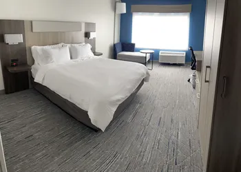 Holiday Inn Express & Suites Muskegon - Grand Haven by IHG hotel thumbnail 5