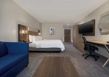 Holiday Inn Express & Suites Muskegon - Grand Haven by IHG hotel thumbnail 8