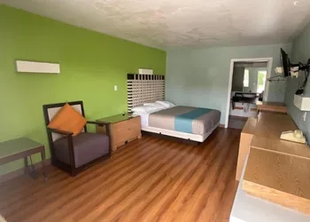 Country Yard Inn and Suite hotel thumbnail 4