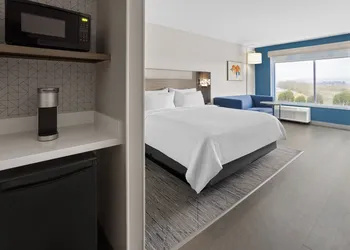 Holiday Inn Express & Suites Waynesboro East by IHG hotel thumbnail 5