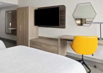 Holiday Inn Express & Suites Waynesboro East by IHG hotel thumbnail 6
