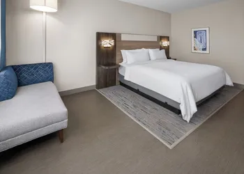 Holiday Inn Express & Suites Waynesboro East by IHG hotel thumbnail 7