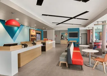 avid hotel Traverse City by IHG hotel thumbnail 2