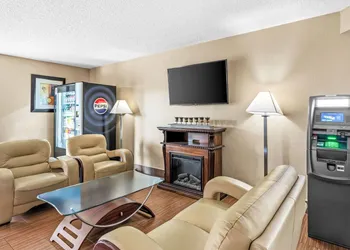 Super 8 by Wyndham Sturtevant/Racine hotel thumbnail 5